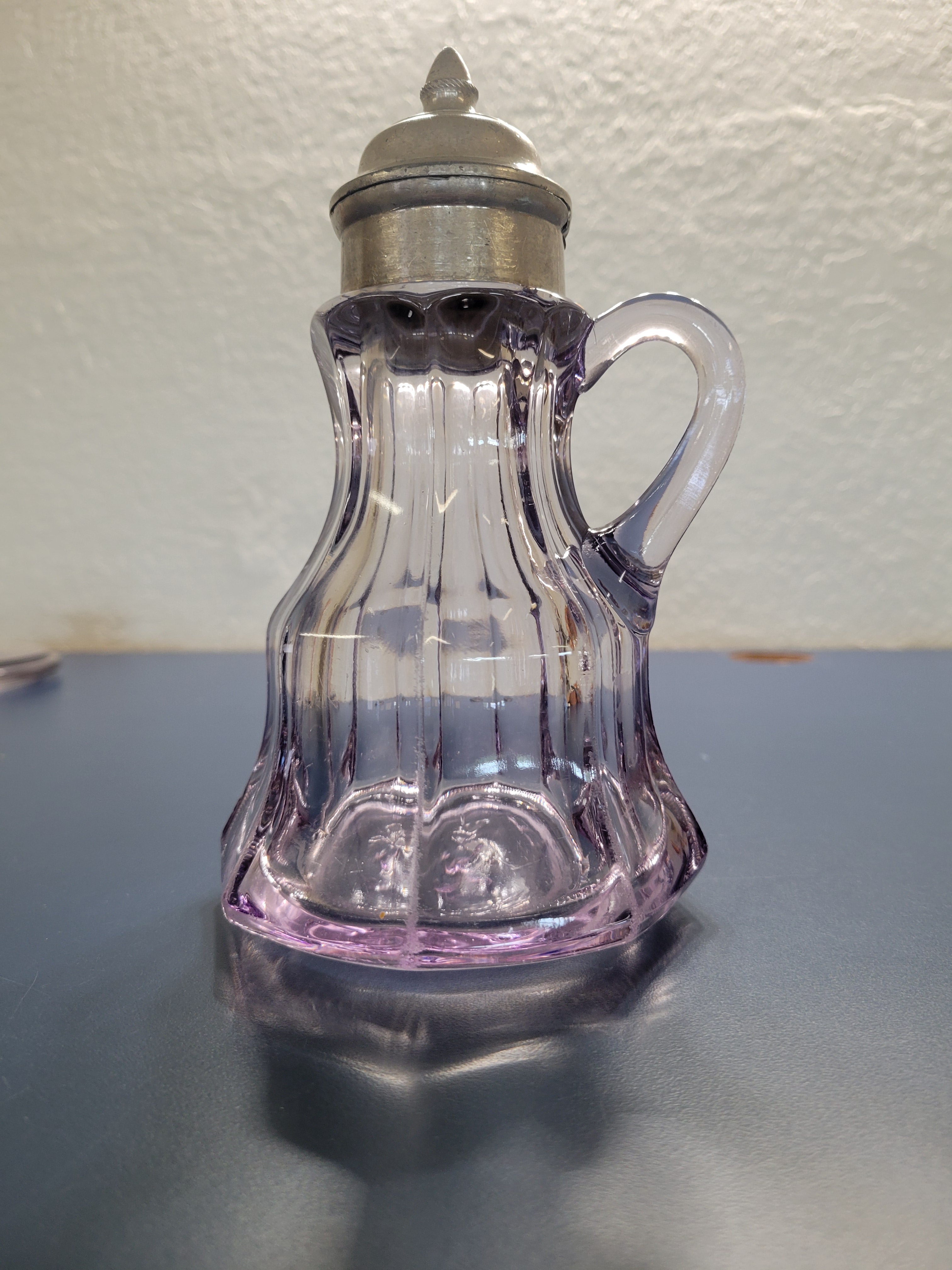 Antique EAPG Sun-Purpled Syrup Pitcher – Ribbed Glass with Metal Flip Lid (c. 1890)