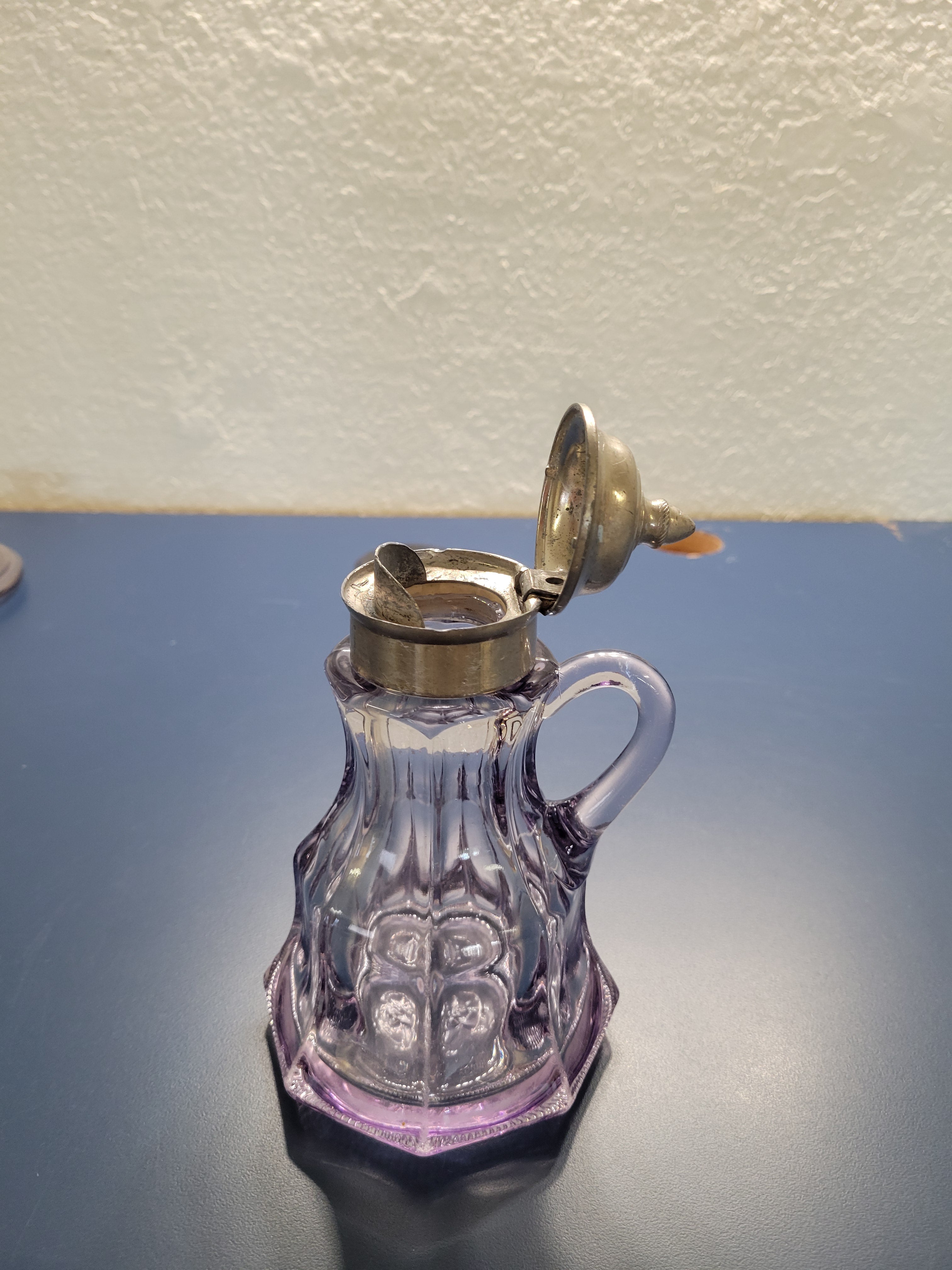 Antique EAPG Sun-Purpled Syrup Pitcher – Ribbed Glass with Metal Flip Lid (c. 1890)