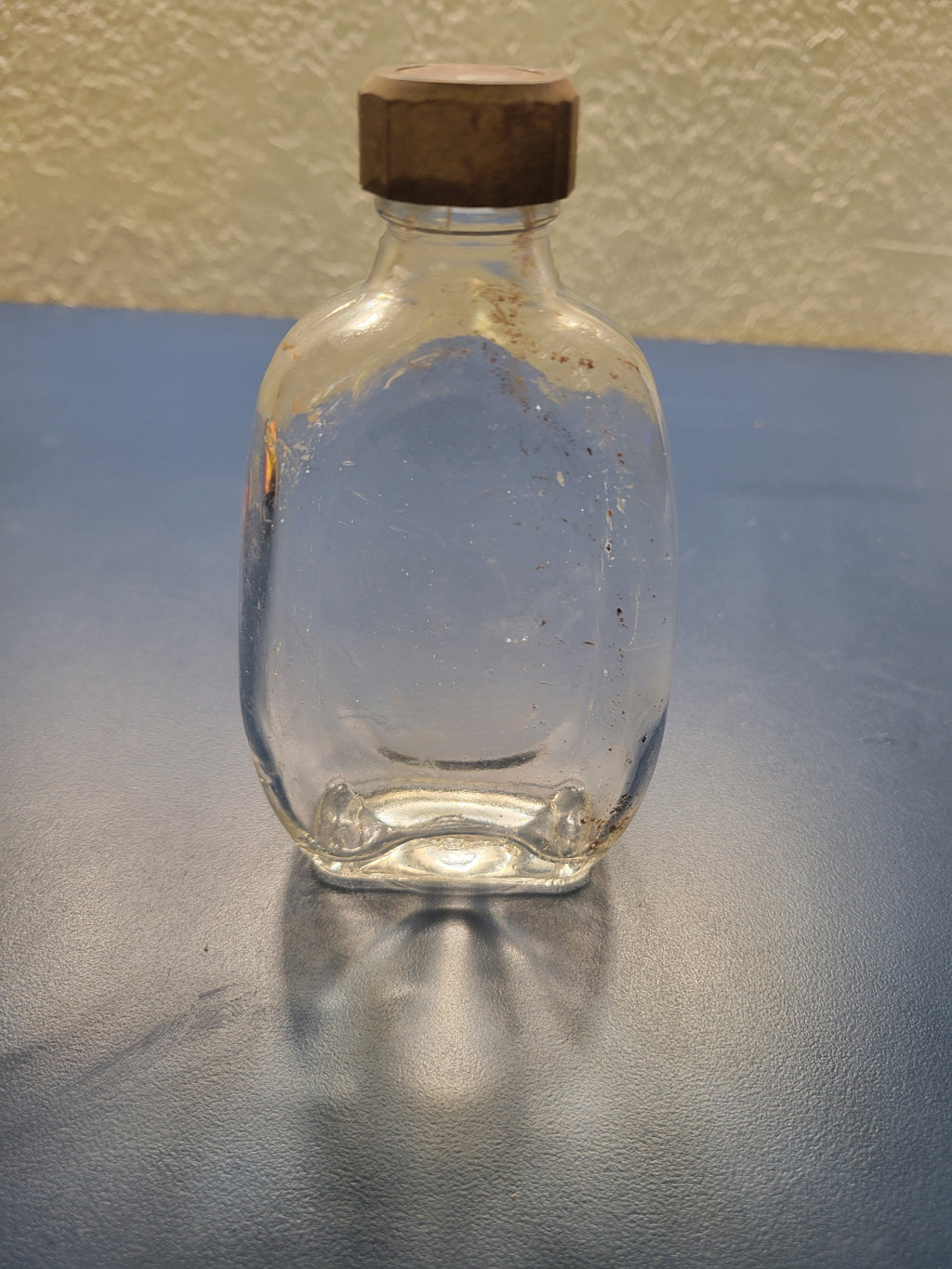 Vintage Owens-Illinois Glass Whiskey Flask — Mid-Century American Bottle with Original Cap, c.1959-1969