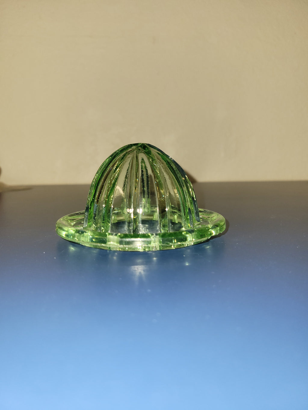 Vintage Neon Green Glass Citrus Juicer Reamer – Retro Vibes, Collector Gold 🍋✨