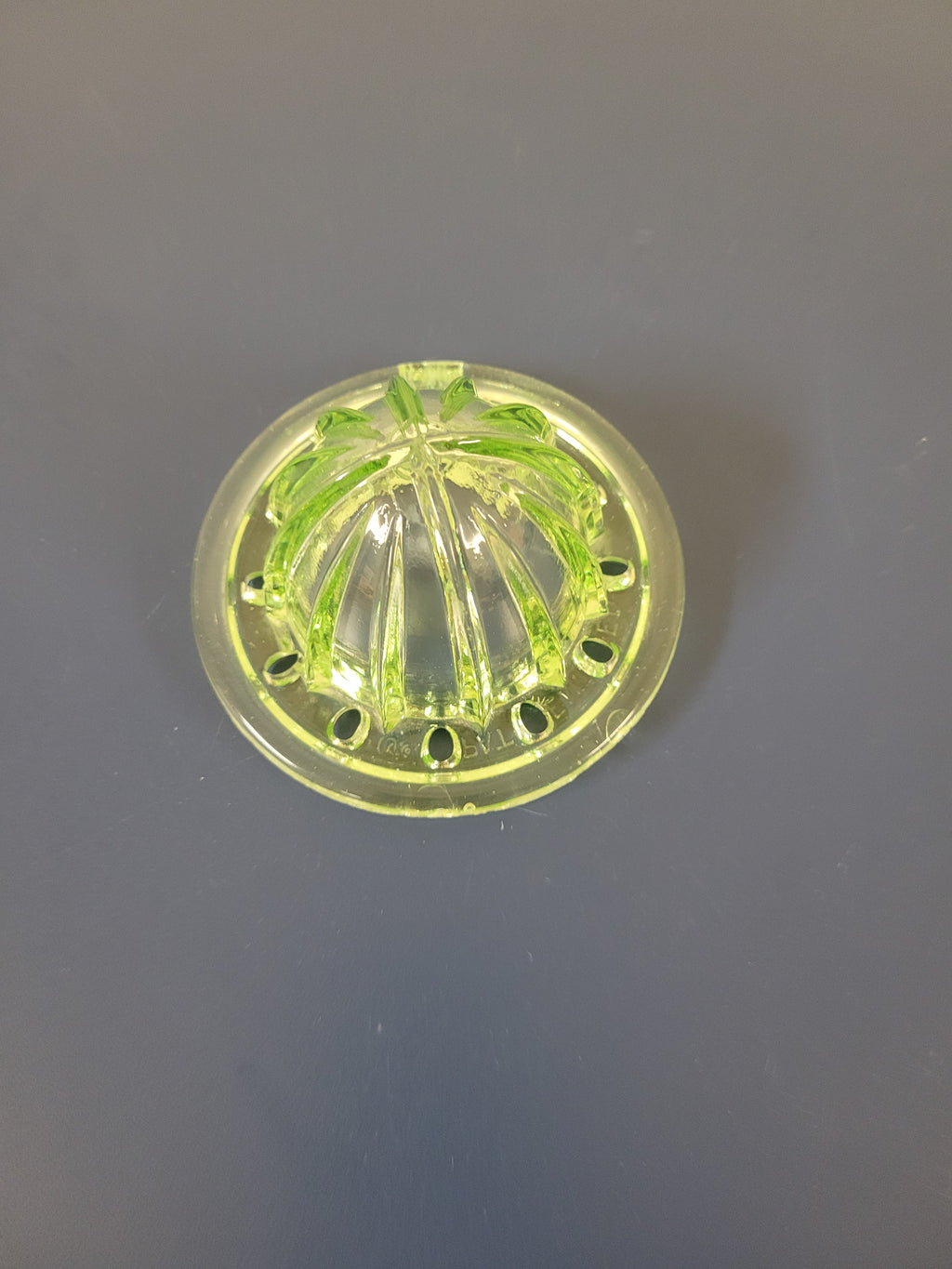 Vintage Neon Green Glass Citrus Juicer Reamer – Retro Vibes, Collector Gold 🍋✨