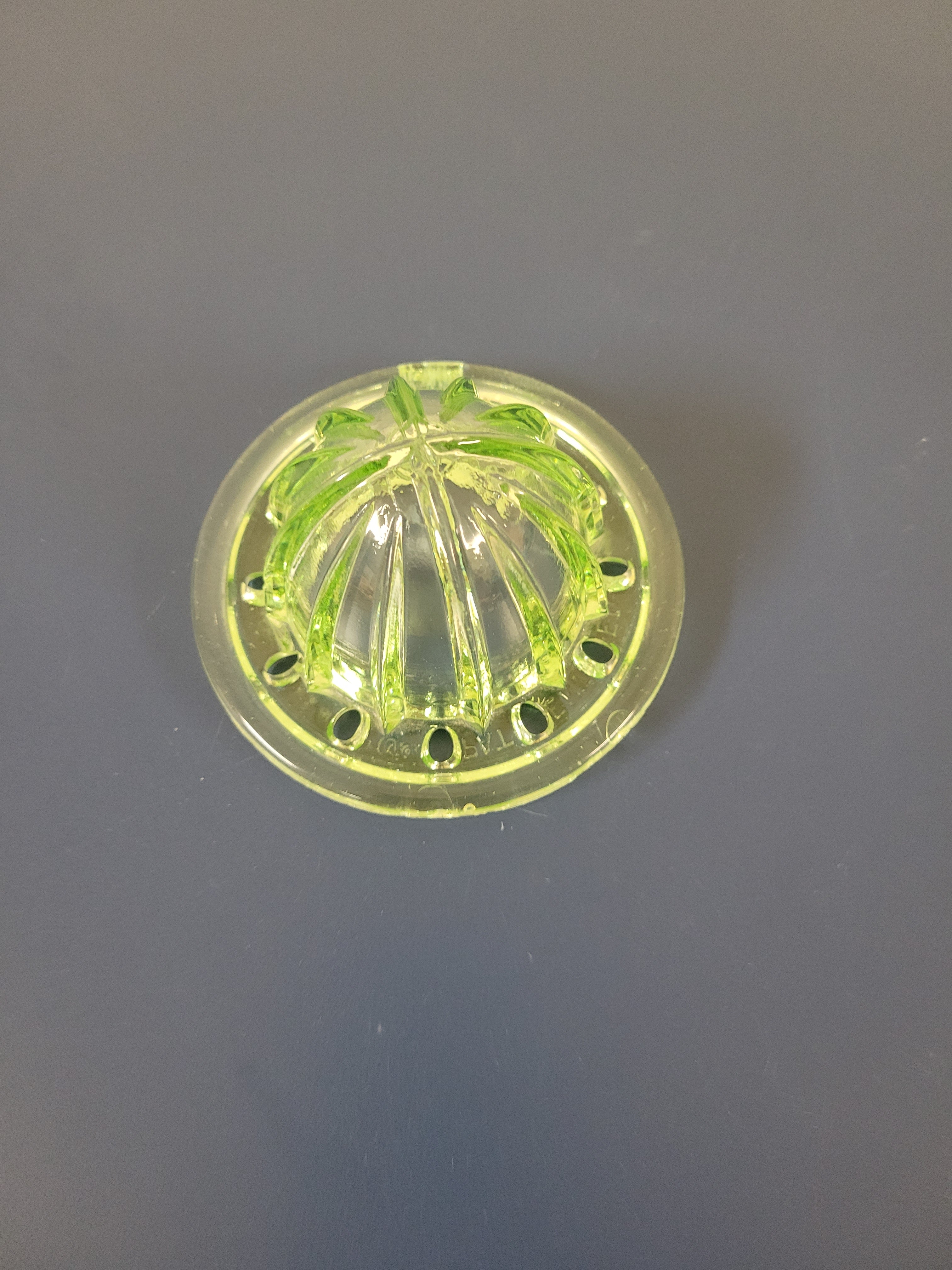 Vintage Neon Green Glass Citrus Juicer Reamer – Retro Vibes, Collector Gold 🍋✨