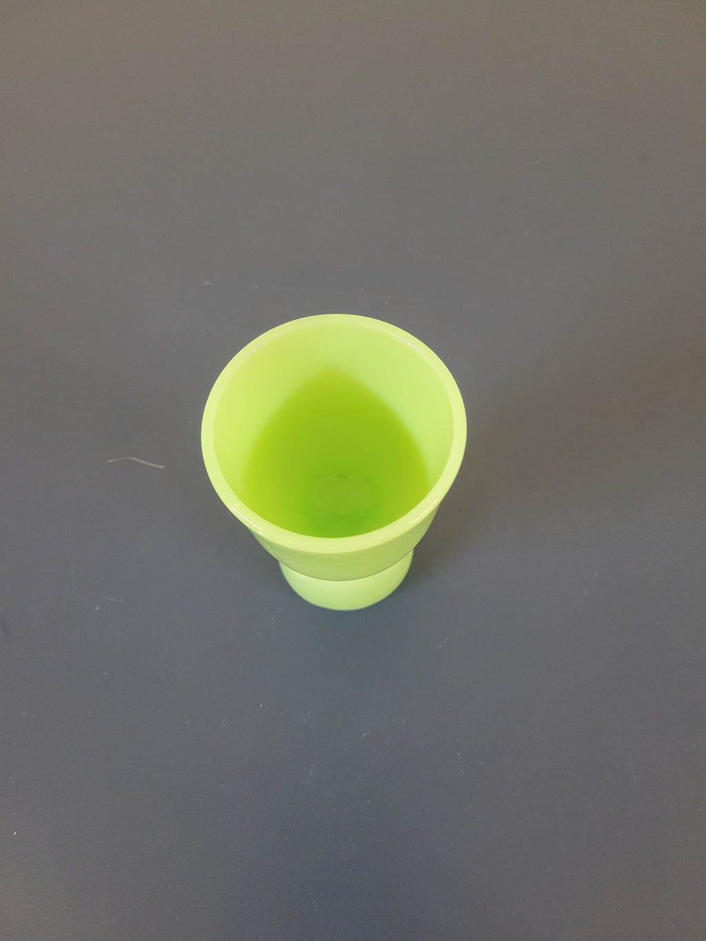 Vintage Uranium Glass Egg Cup – Glows Under UV – Retro Green Pedestal 🍳✨