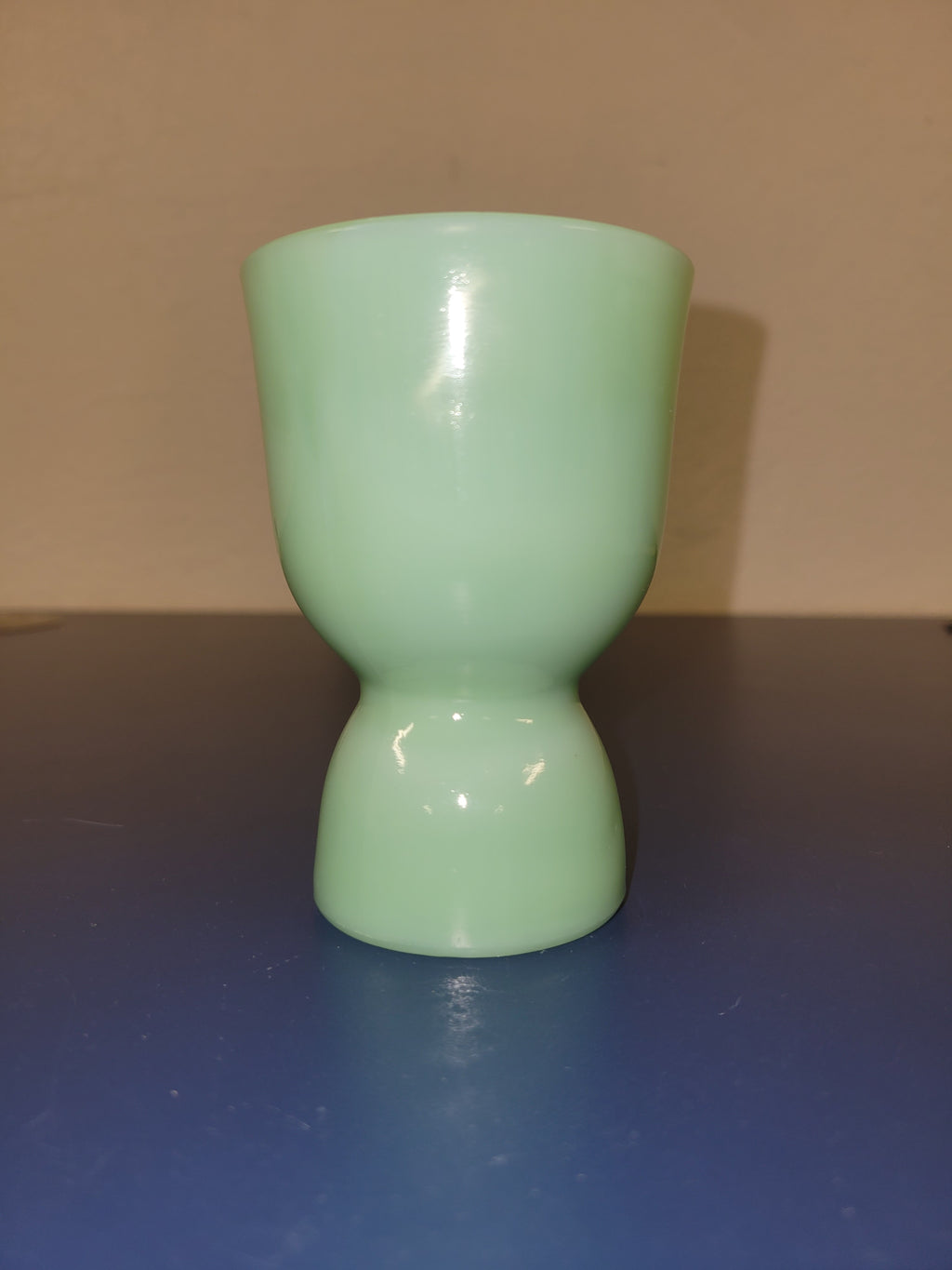 Vintage Uranium Glass Egg Cup – Glows Under UV – Retro Green Pedestal 🍳✨