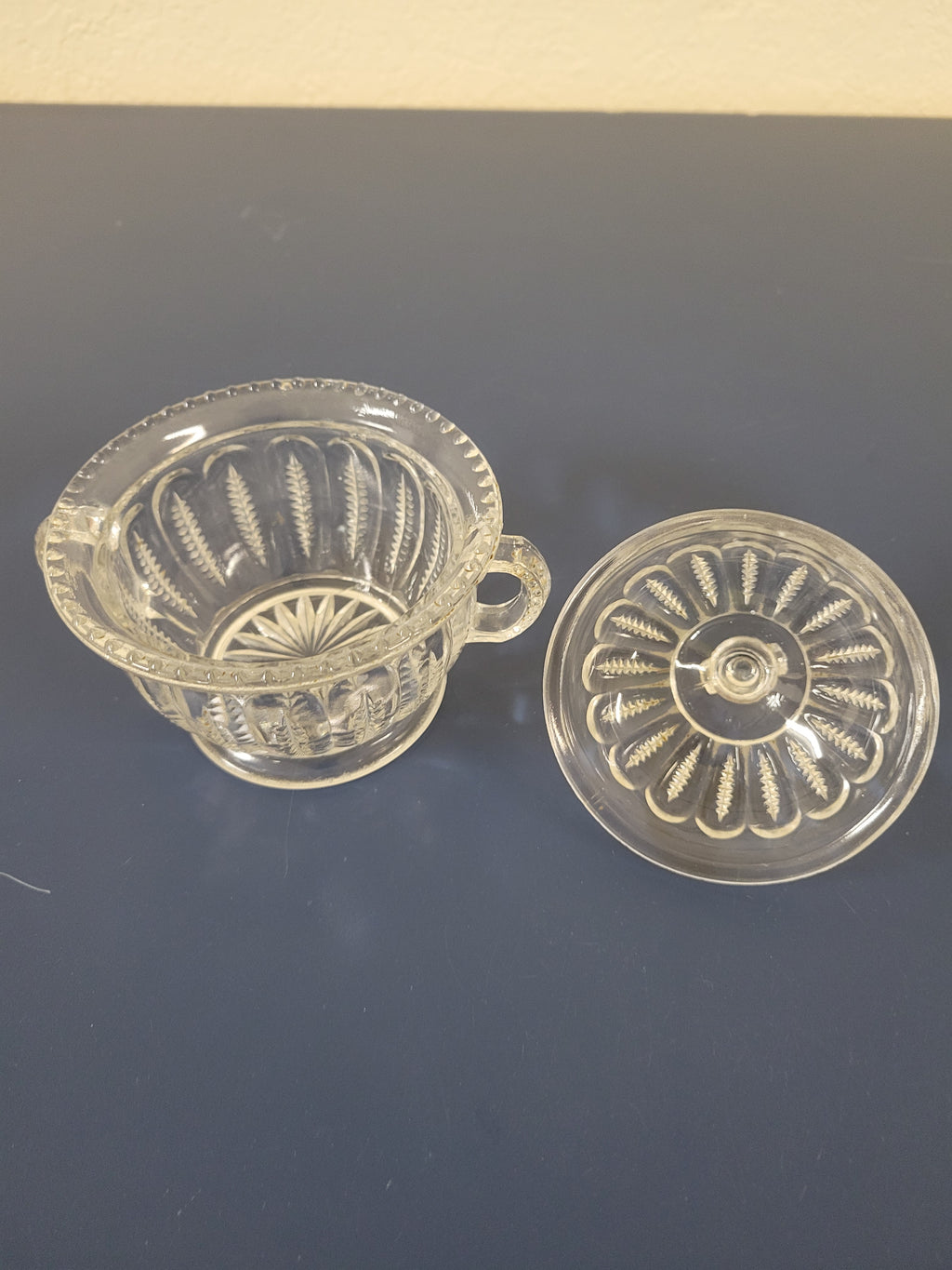 Vintage Glass Sugar Bowl w/ Lid & Handles – Retro Candy Dish – Elegant Pressed Glass ✨