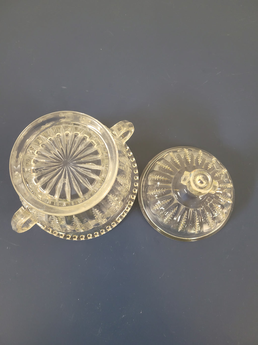 Vintage Glass Sugar Bowl w/ Lid & Handles – Retro Candy Dish – Elegant Pressed Glass ✨