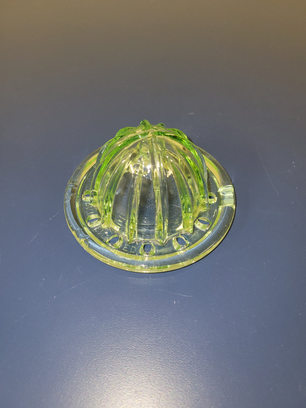 Vintage Neon Green Glass Citrus Juicer Reamer – Retro Vibes, Collector Gold 🍋✨