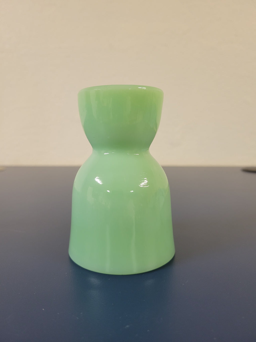 Vintage Uranium Glass Egg Cup – Glows Under UV – Retro Green Pedestal 🍳✨