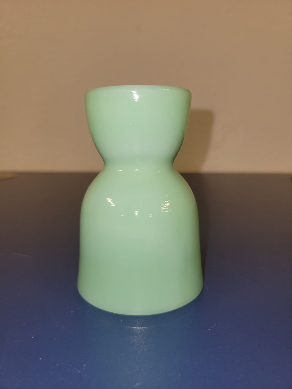 Vintage Uranium Glass Egg Cup – Glows Under UV – Retro Green Pedestal 🍳✨